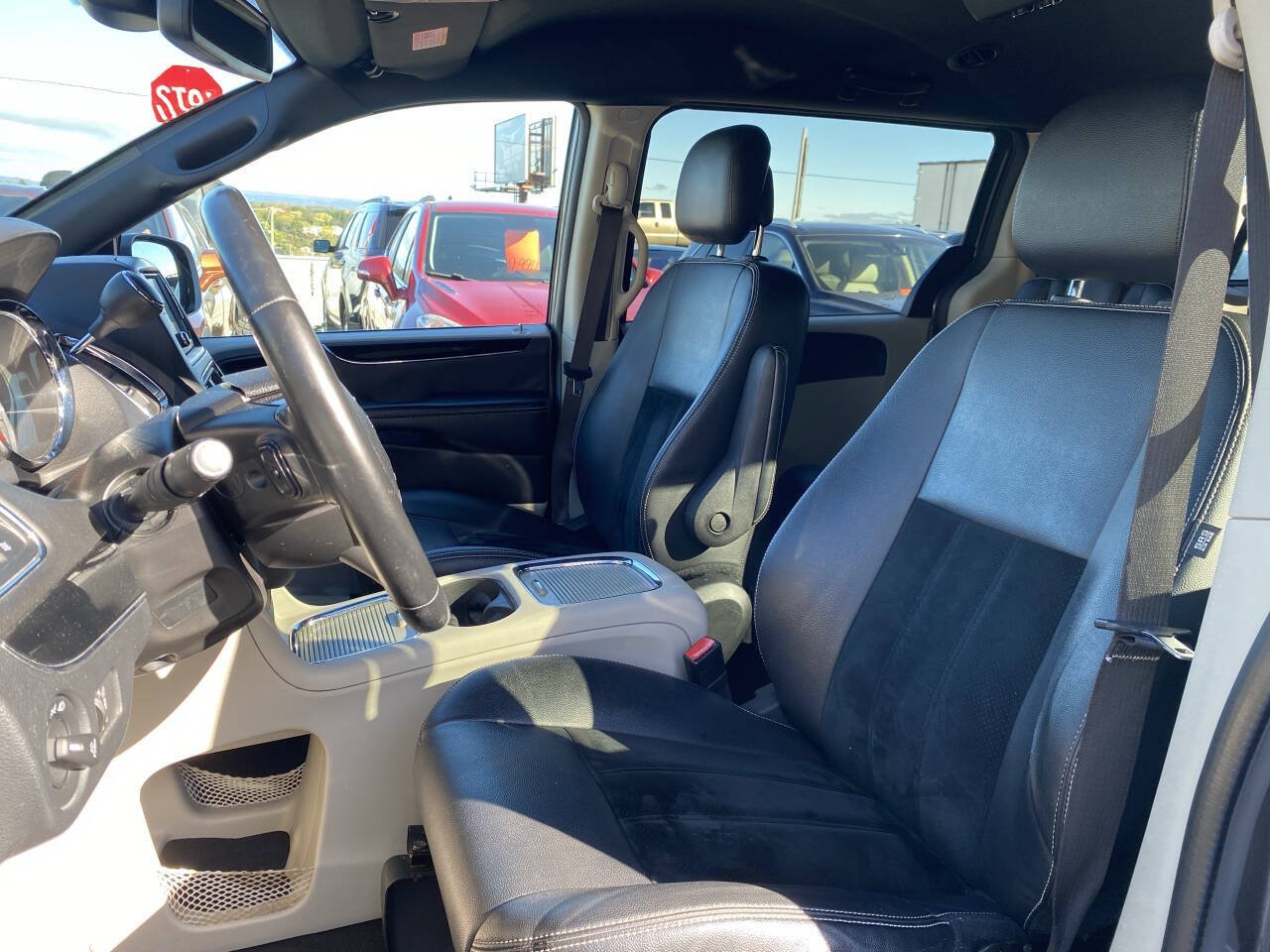Used 2018 Dodge Grand Caravan SXT FWD image 12