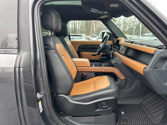 Used 2023 Land Rover Defender 90 X-Dynamic SE image 16
