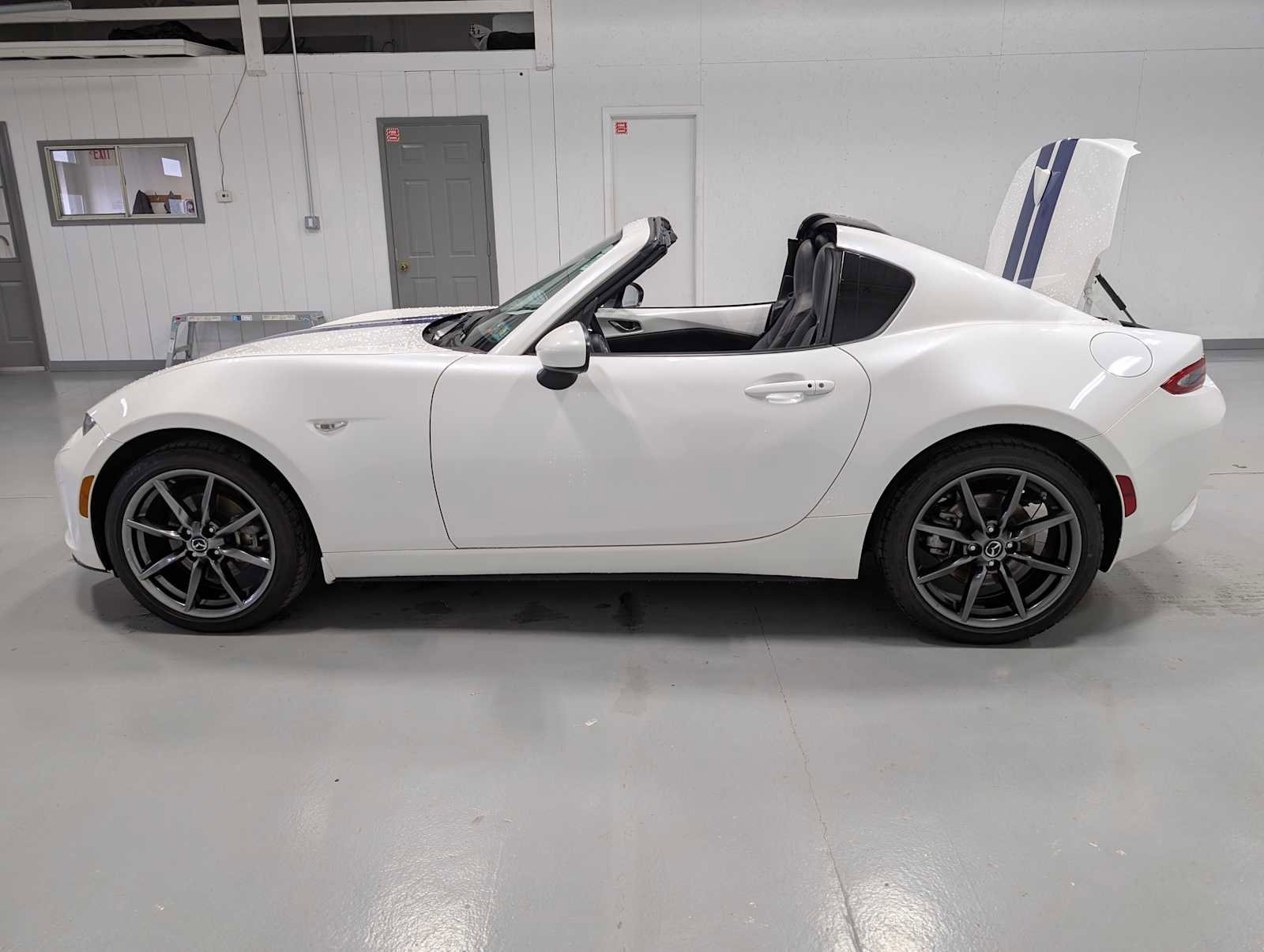 Used 2018 MAZDA MX-5 Miata RF Grand Touring image 11