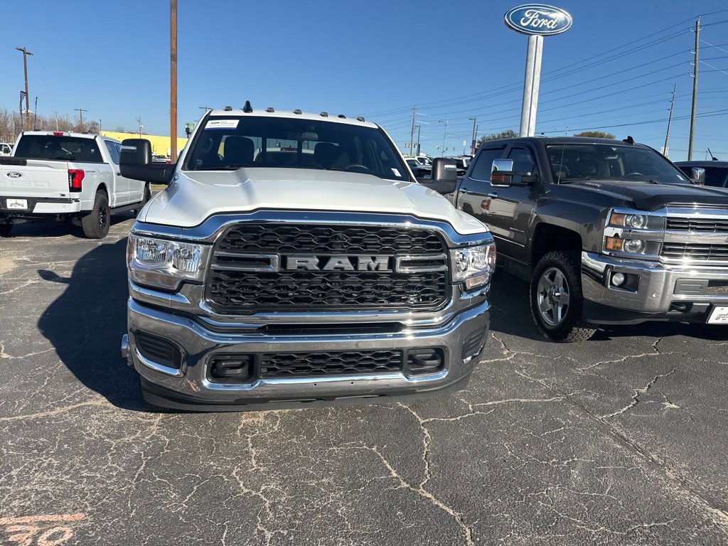 Used 2024 RAM 3500 Tradesman w/ Chrome Appearance Group image 3