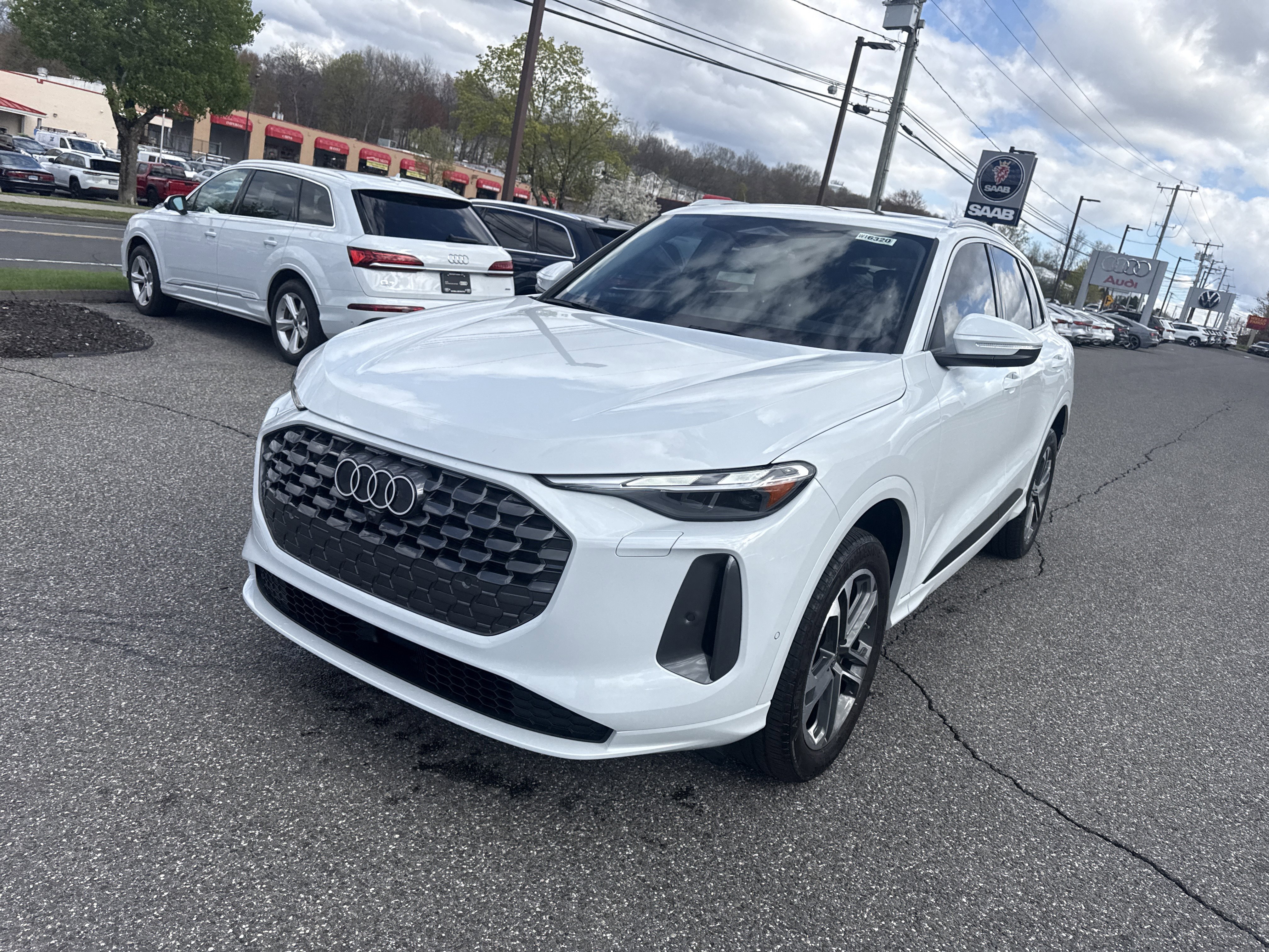 Certified 2025 Audi Q5 Premium w/ Convenience Package AWD/4WD image 3