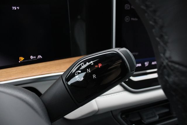 New 2026 Volkswagen Tiguan SEL R-Line AWD/4WD image 16