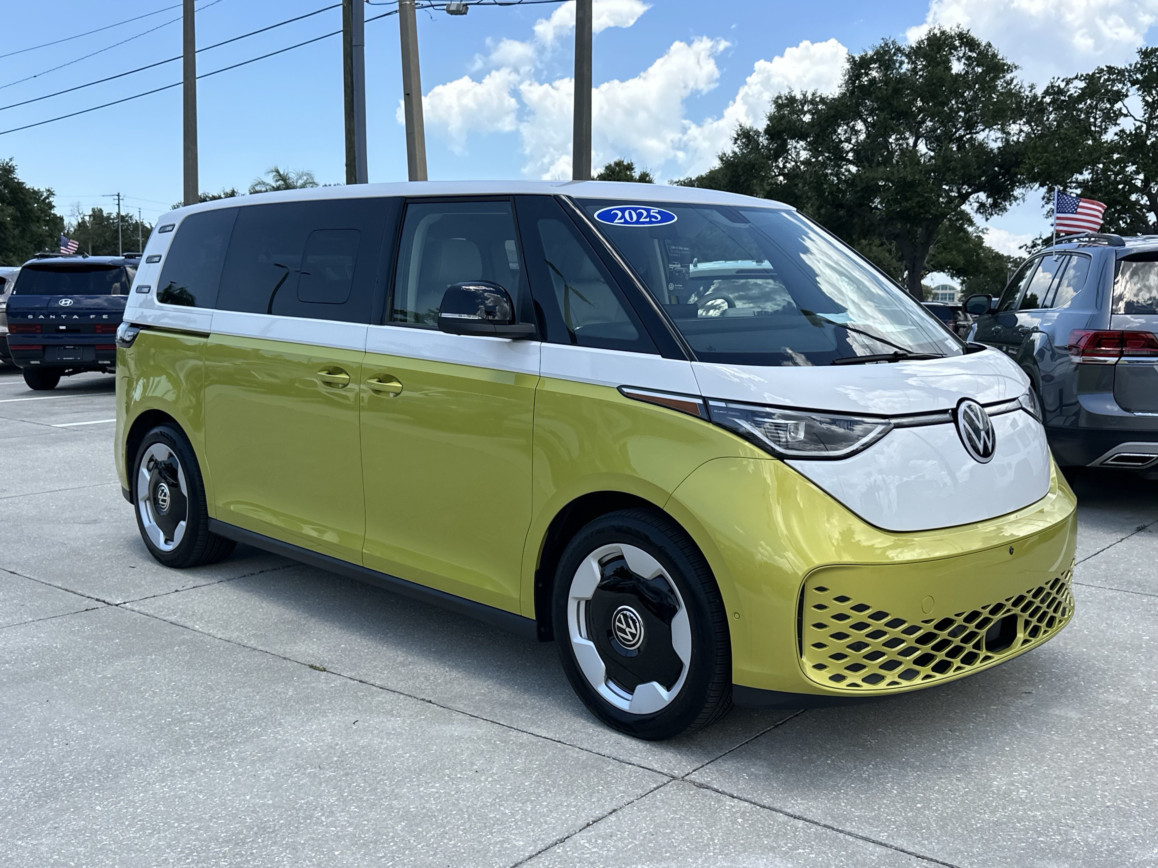 Certified 2025 Volkswagen ID. Buzz Pro S Plus w/ Cupholders Package RWD image 30