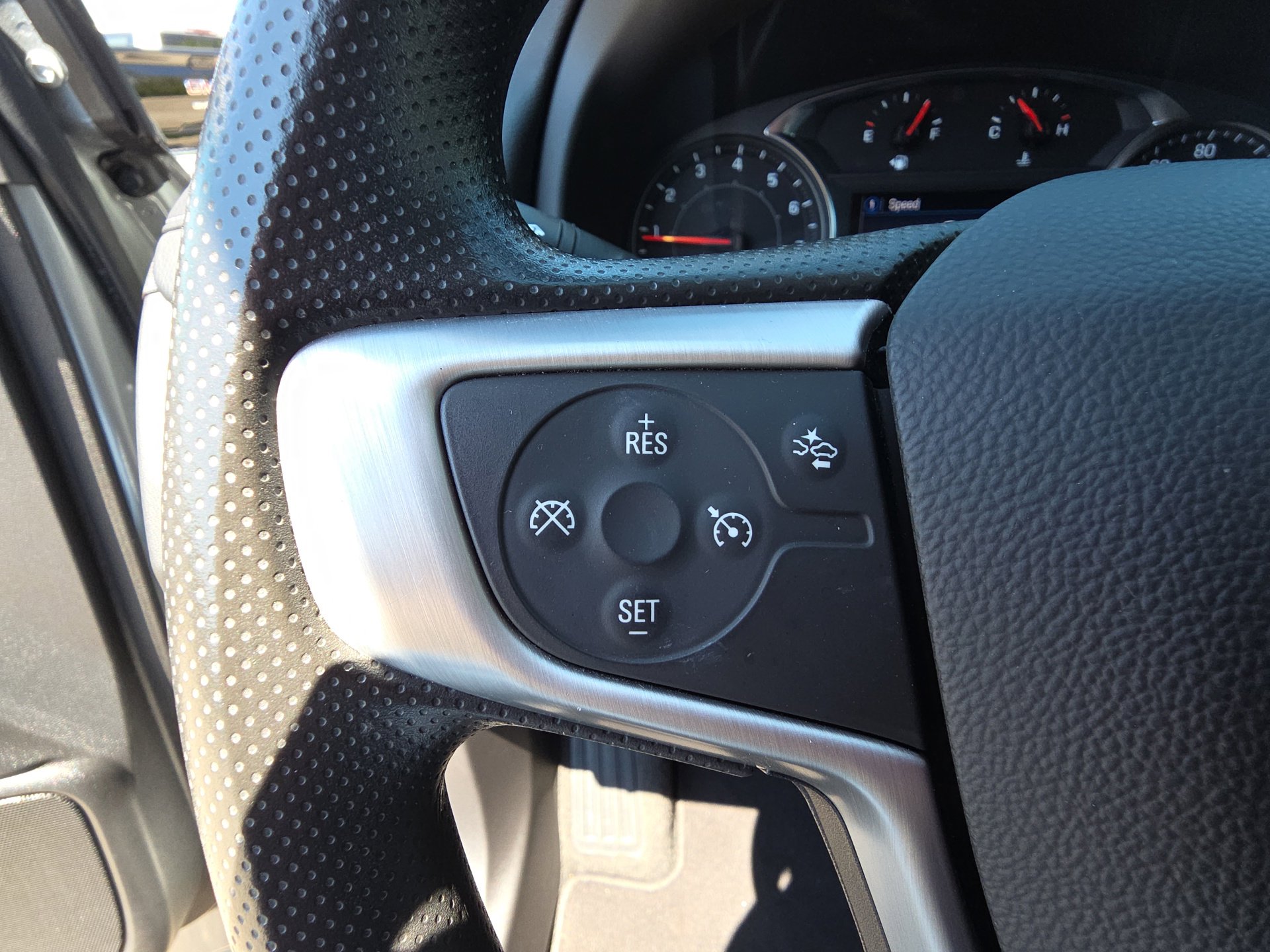 Used 2024 GMC Terrain SLE image 18