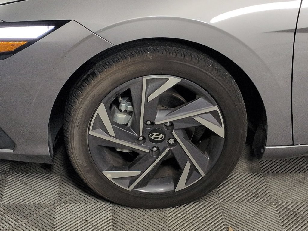 Used 2025 Hyundai Elantra Sport FWD image 13