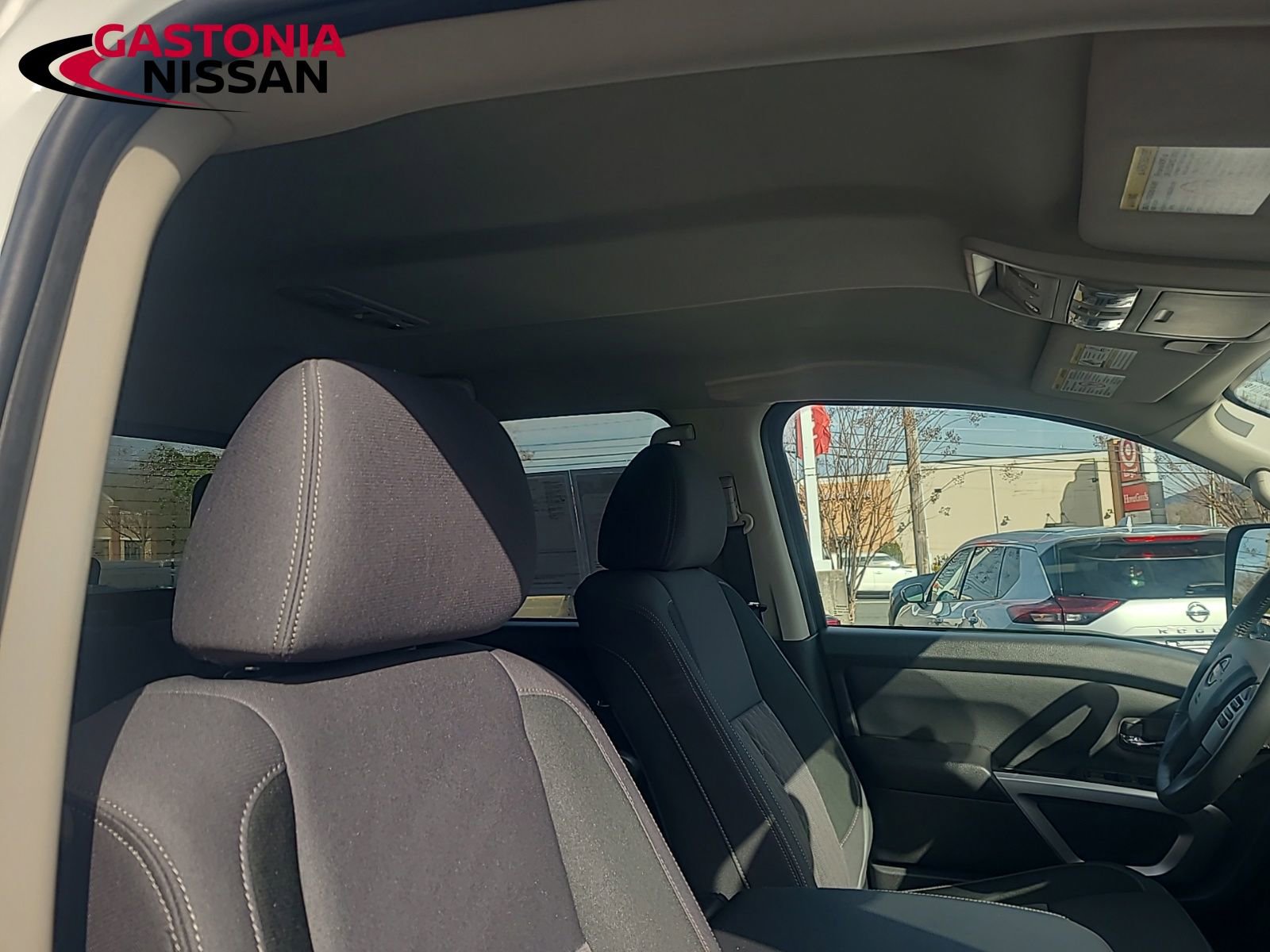 Used 2024 Nissan Titan SV w/ SV Convenience Package image 30