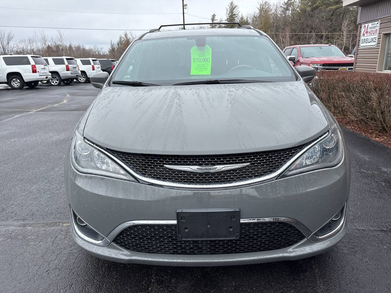 Used 2020 Chrysler Pacifica Touring-L image 3