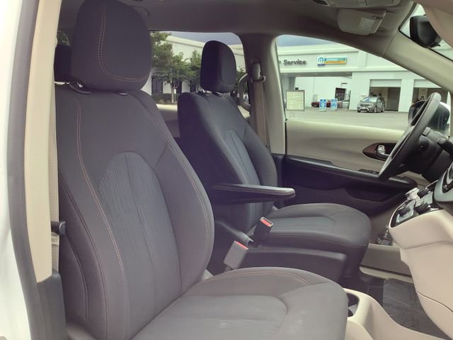 Used 2017 Chrysler Pacifica LX w/ Tire & Wheel Group FWD image 36