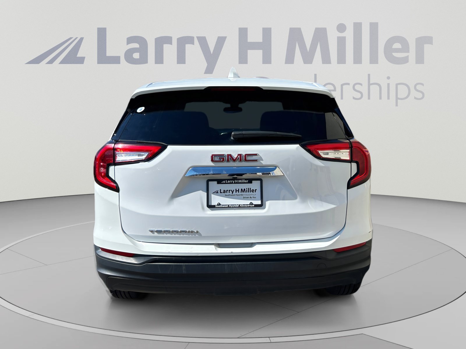Used 2024 GMC Terrain SLE FWD image 5