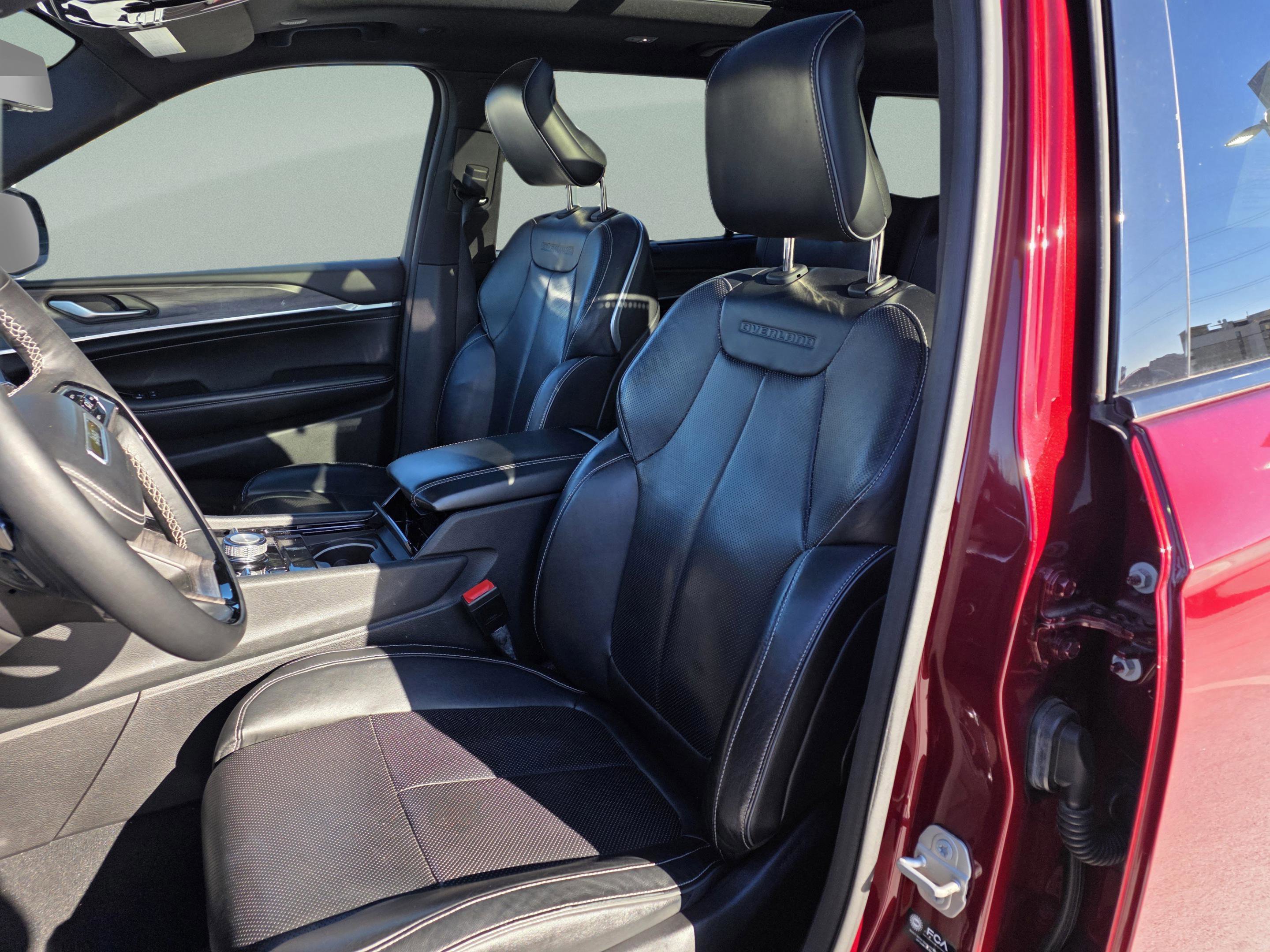 Used 2022 Jeep Grand Cherokee L Overland w/ Advanced Protech Group III image 12