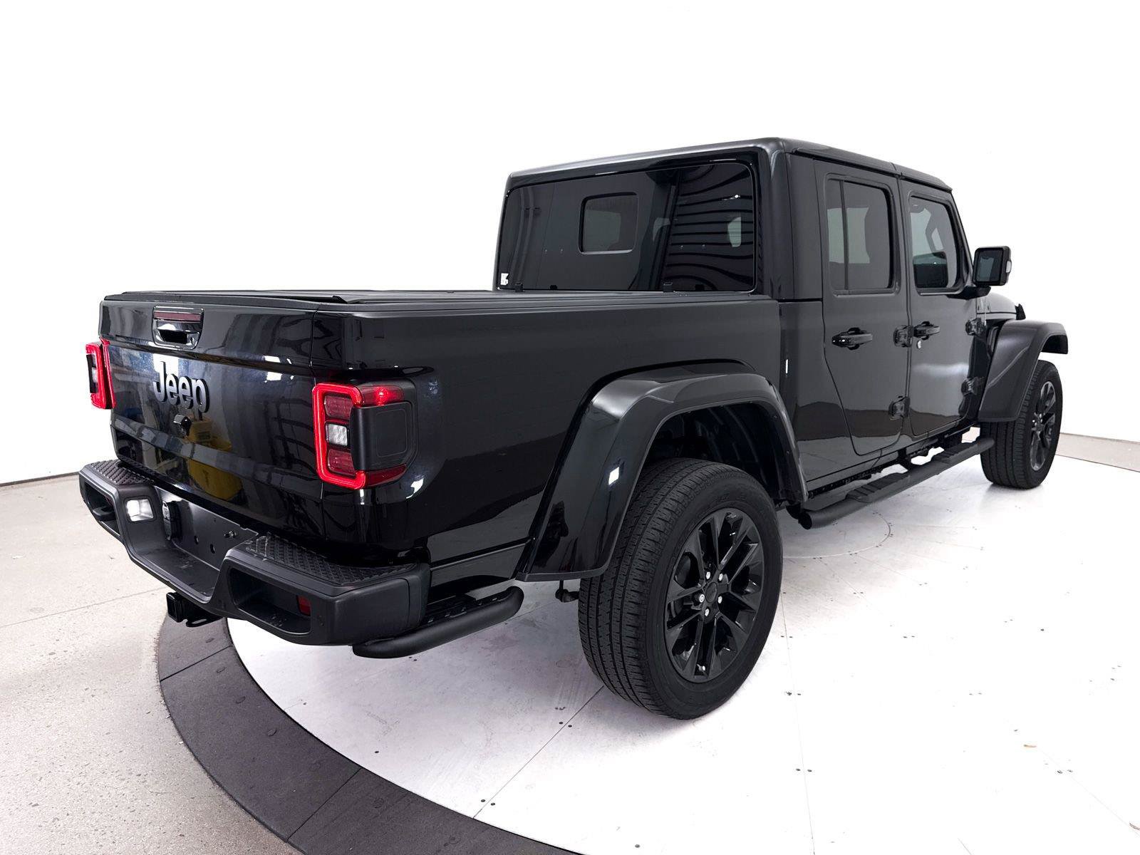 Used 2023 Jeep Gladiator Overland AWD/4WD image 18