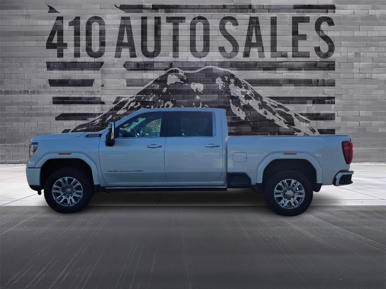 Used 2022 GMC Sierra 3500 Denali w/ Denali Ultimate Package AWD/4WD image 8