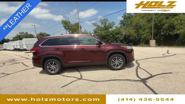 Used 2019 Toyota Highlander XLE AWD/4WD image 9