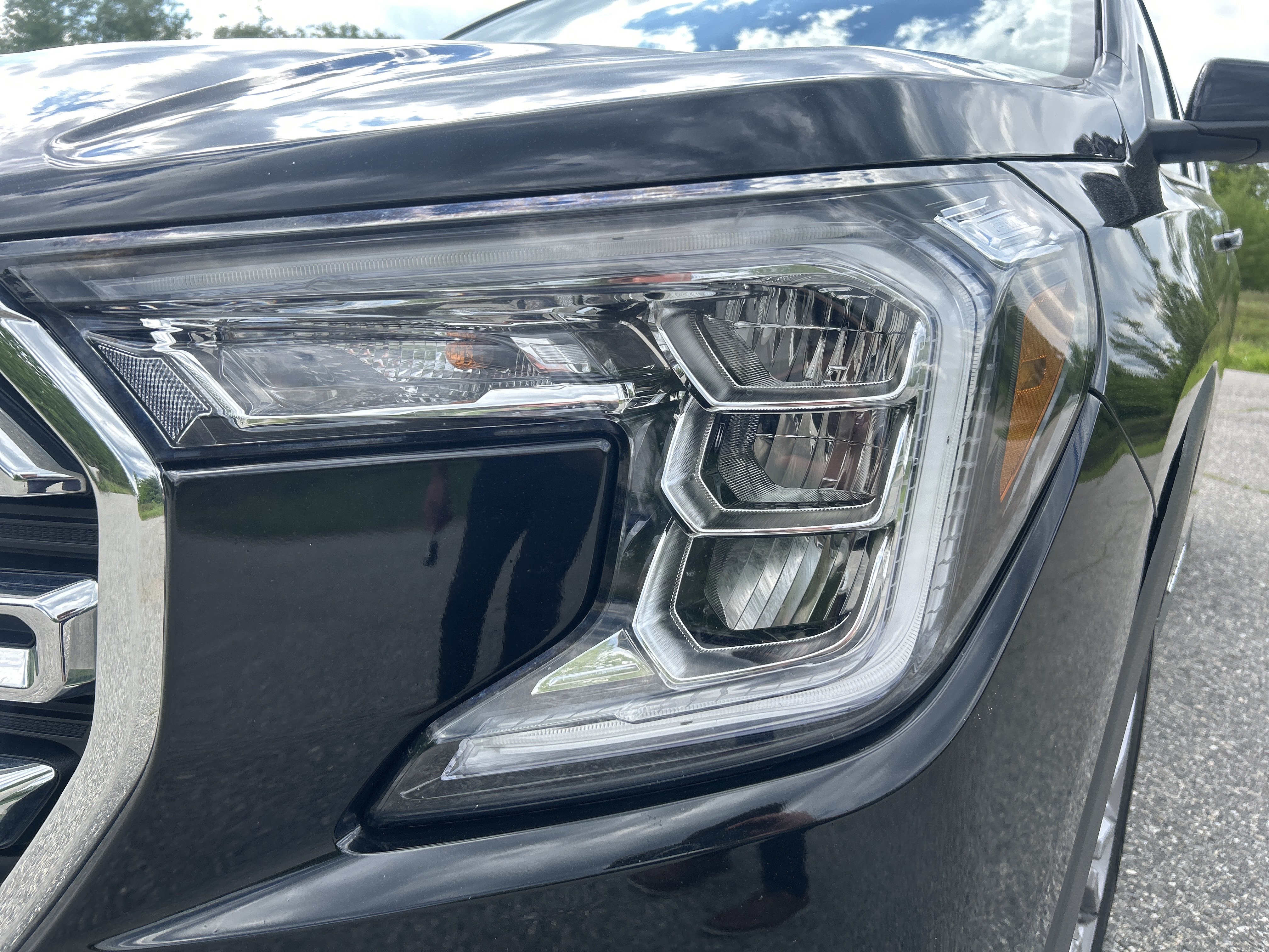 Used 2024 GMC Terrain SLT AWD/4WD image 9