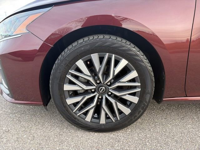 Used 2024 Nissan Altima 2.5 SV image 16