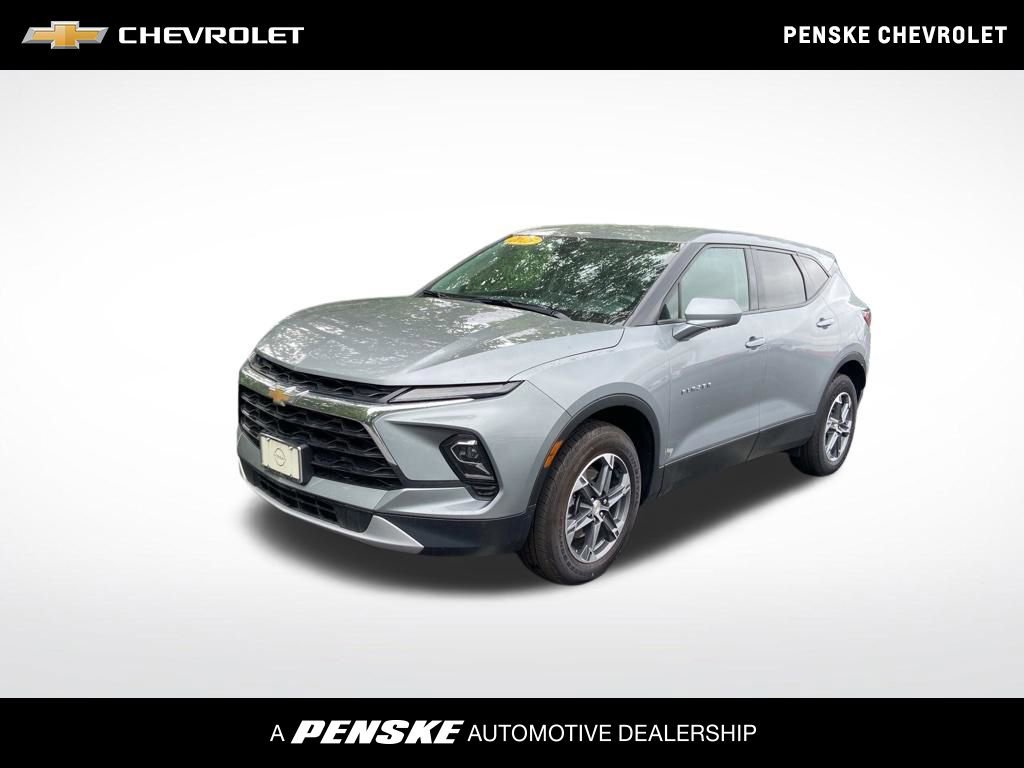 Used 2025 Chevrolet Blazer LT AWD/4WD image 1