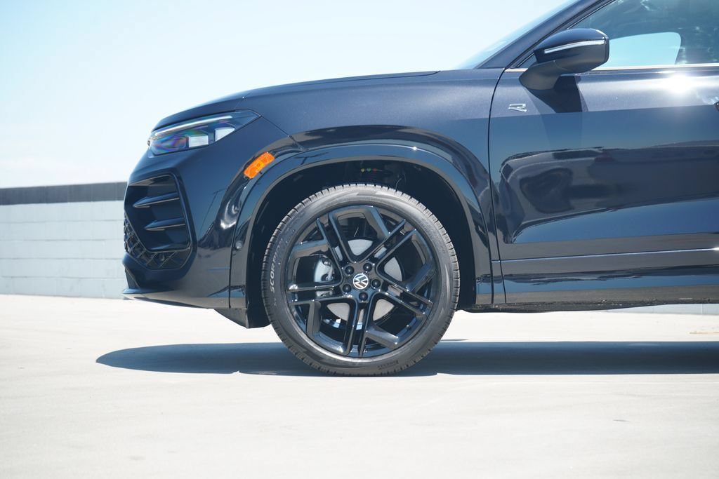 New 2026 Volkswagen Tiguan SE R-Line FWD image 2