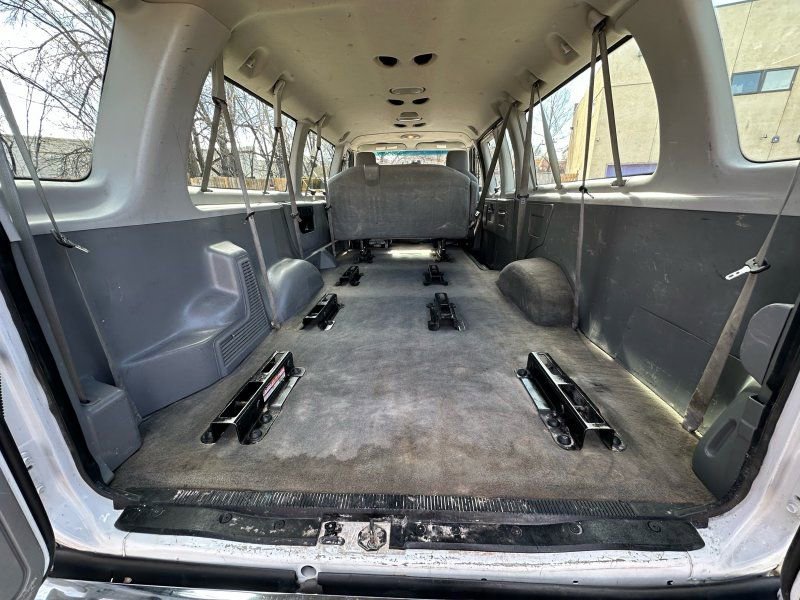 Used 2011 Ford E-350 and Econoline 350 XLT RWD image 11