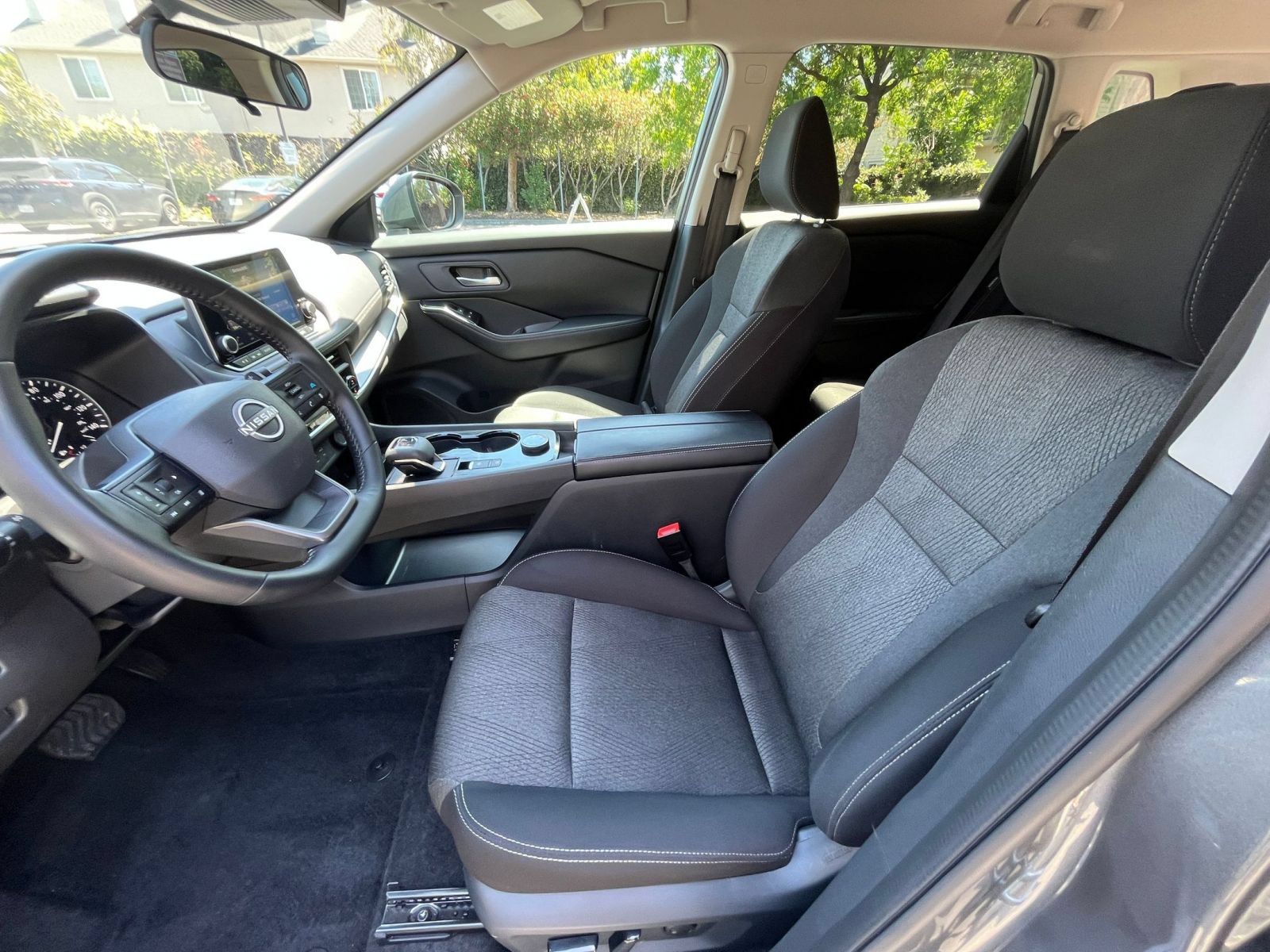 Used 2025 Nissan Rogue SV AWD/4WD image 29