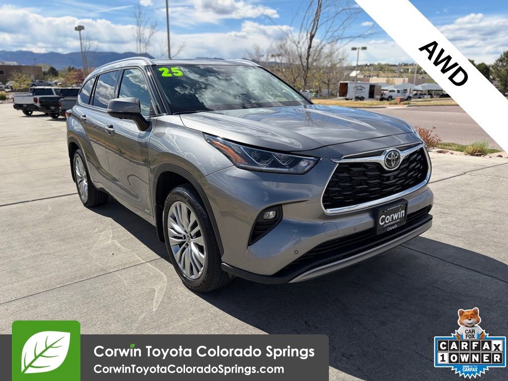 Used 2025 Toyota Highlander Platinum AWD/4WD image 1