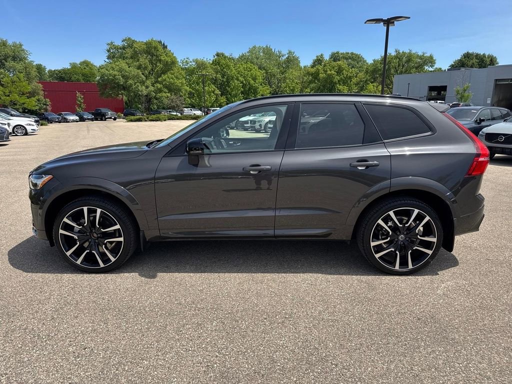 Certified 2025 Volvo XC60 B5 Ultra w/ Climate Package AWD/4WD image 2