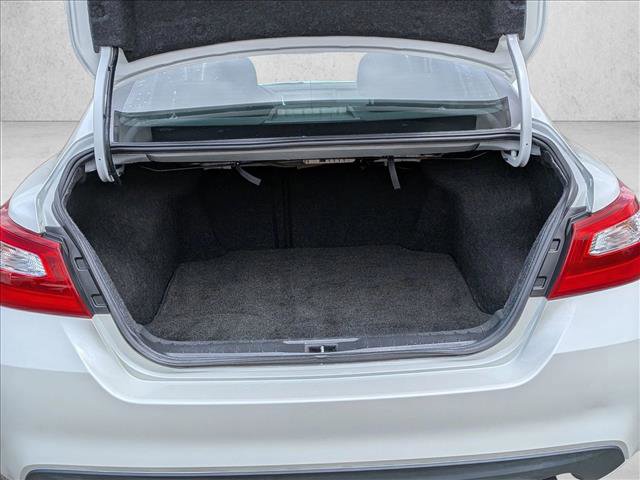 Used 2016 Nissan Altima 2.5 SL w/ Moonroof Package FWD image 6