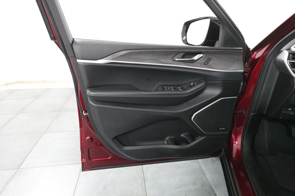 Used 2024 Jeep Grand Cherokee Limited 4xe AWD/4WD image 29