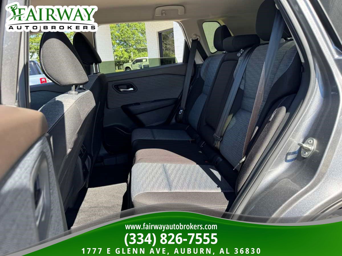 Used 2023 Nissan Rogue SV FWD image 11