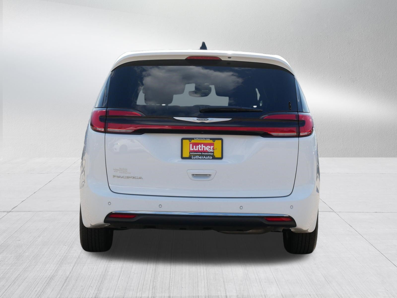 Used 2025 Chrysler Pacifica Select FWD image 6