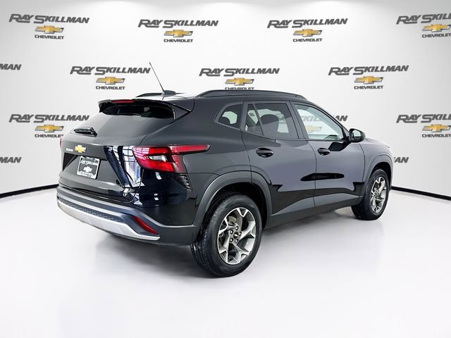 Used 2025 Chevrolet Trax LT image 7