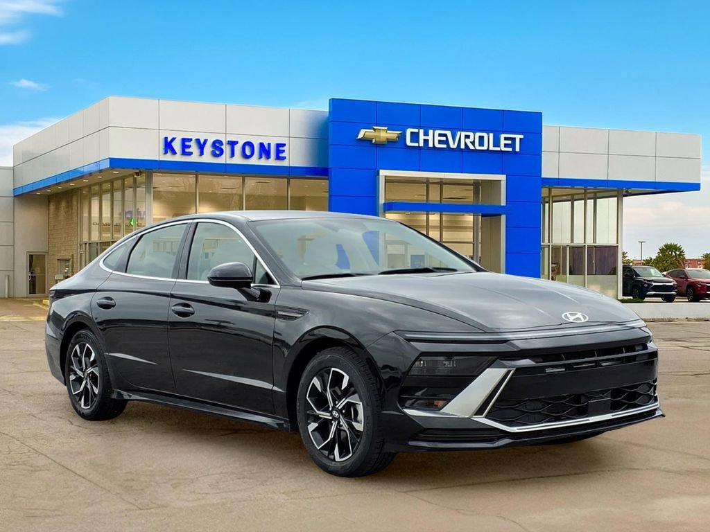 Used 2025 Hyundai Sonata SEL FWD image 1