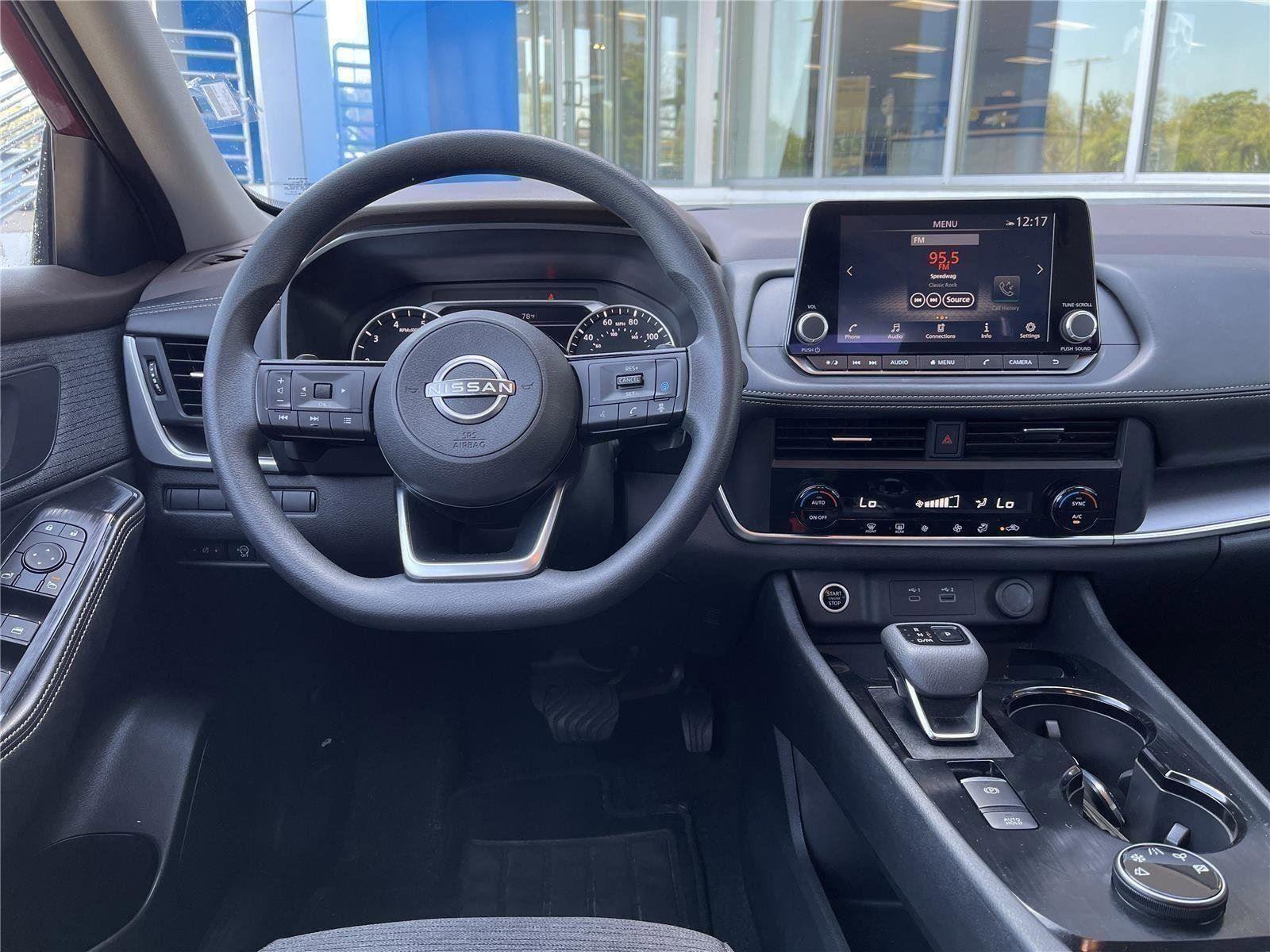 Used 2023 Nissan Rogue SV AWD/4WD image 16