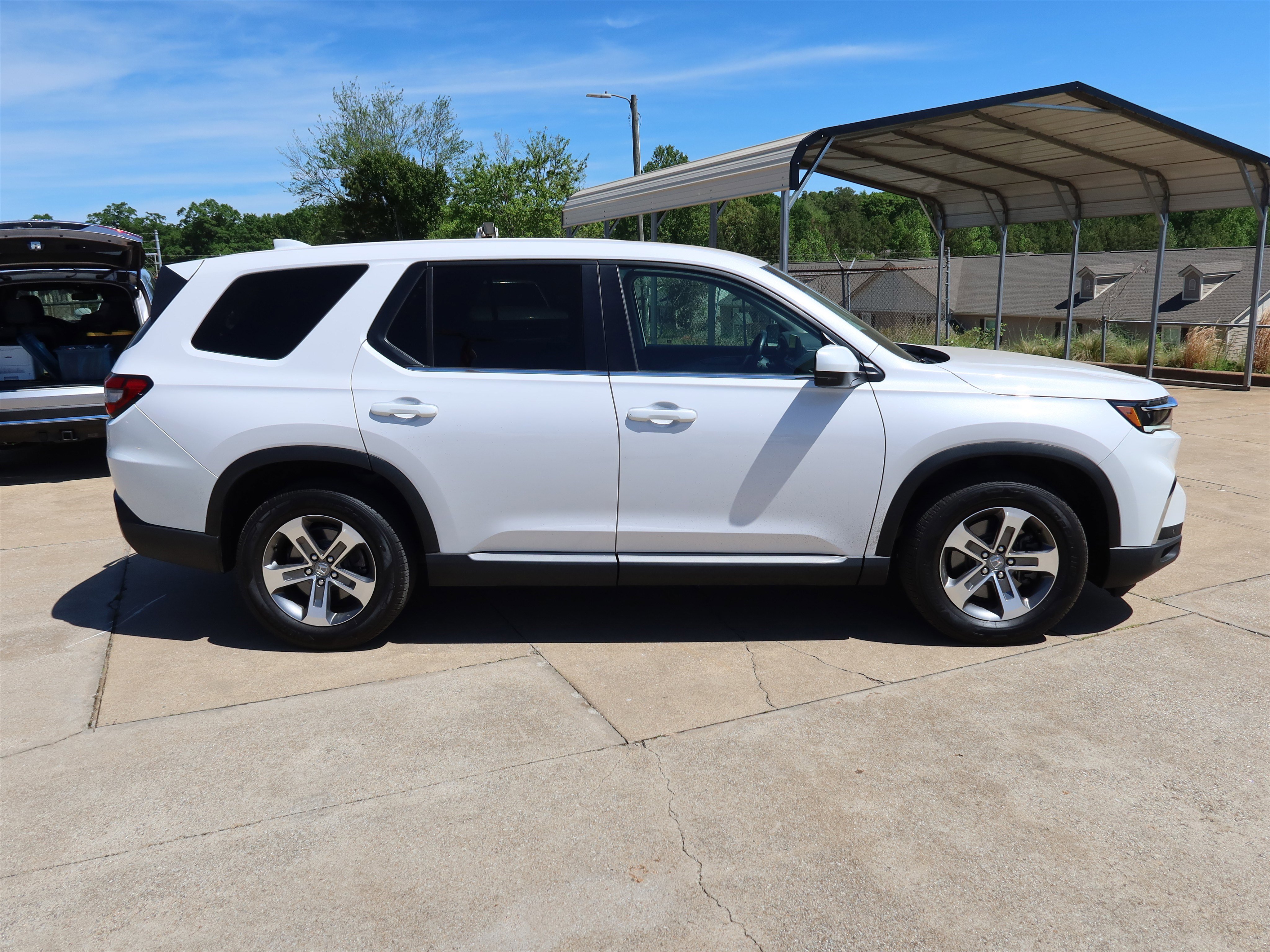 Used 2025 Honda Pilot EX-L image 3