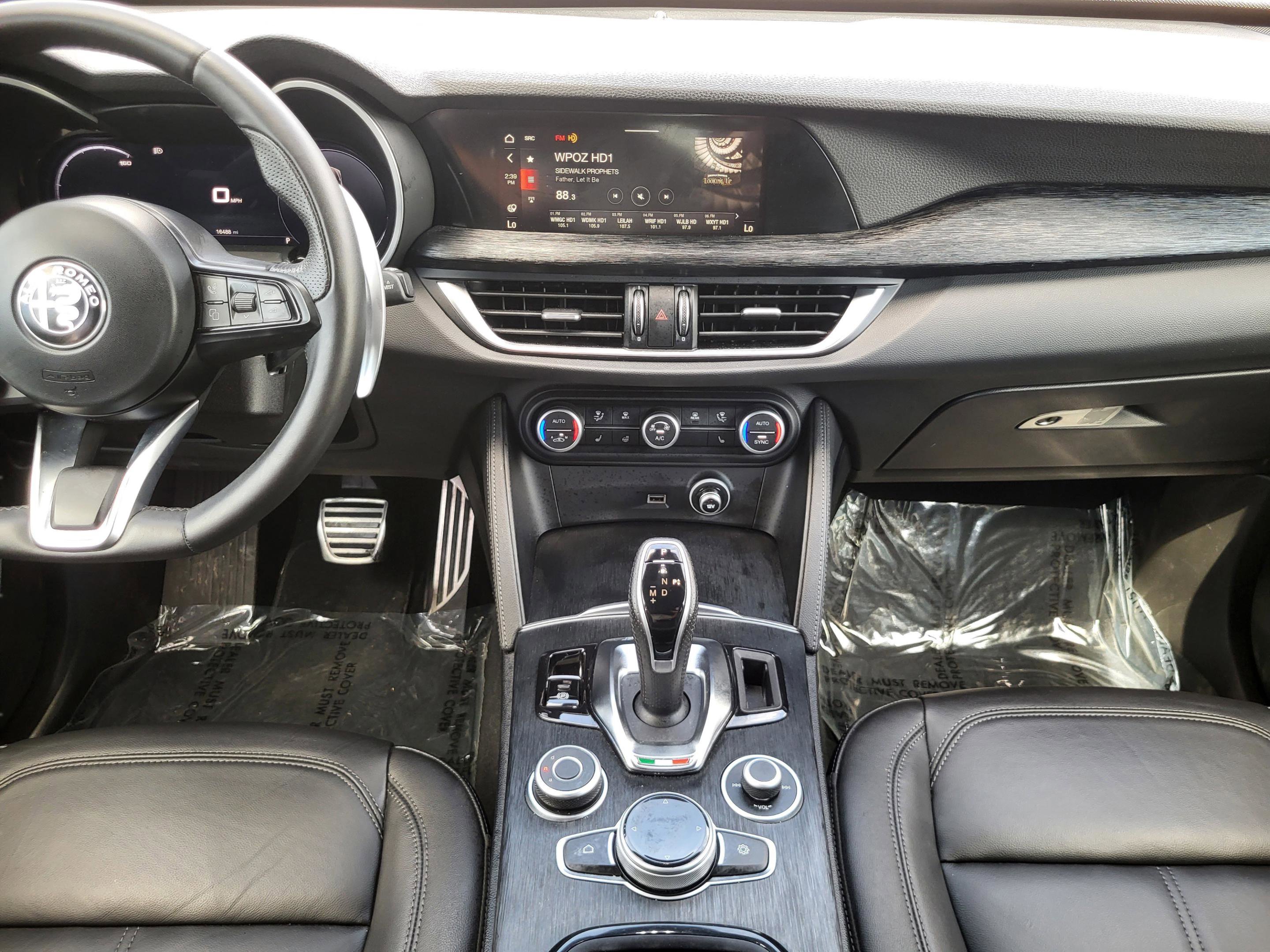 Used 2024 Alfa Romeo Stelvio Sprint image 42