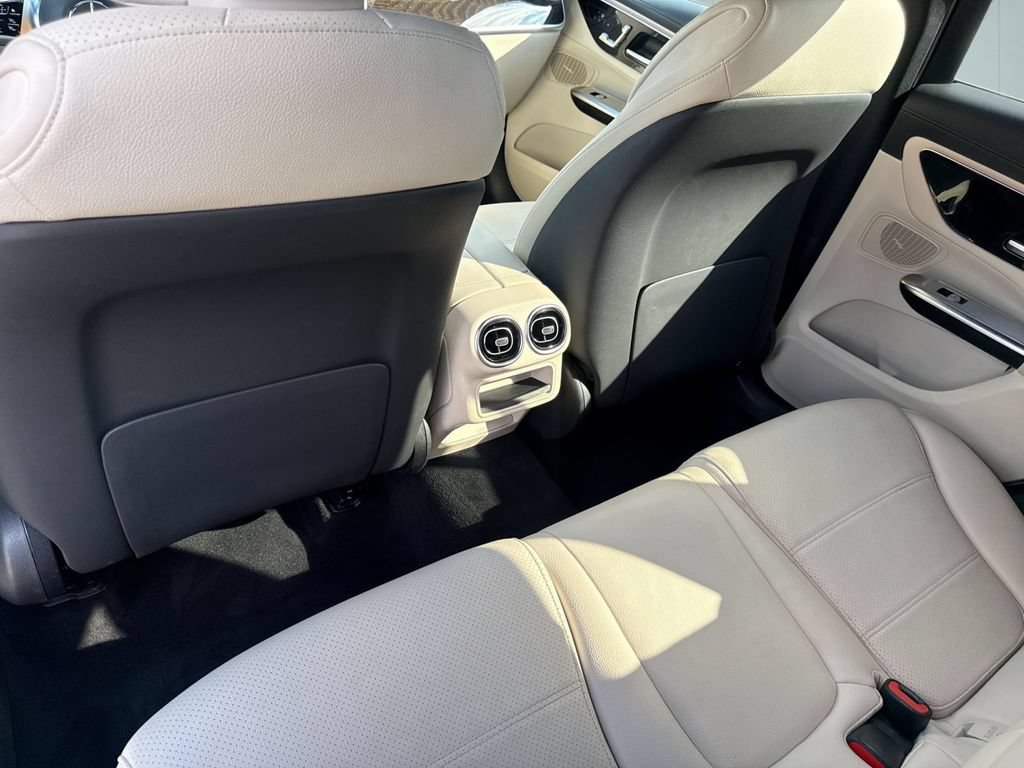 Used 2024 Mercedes-Benz GLC 300 4MATIC image 26