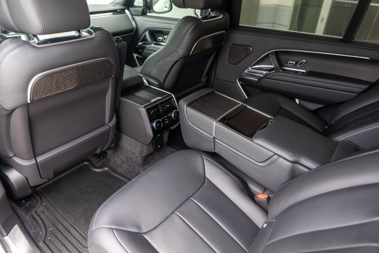 Used 2025 Land Rover Range Rover Long Wheelbase Autobiography AWD/4WD image 38