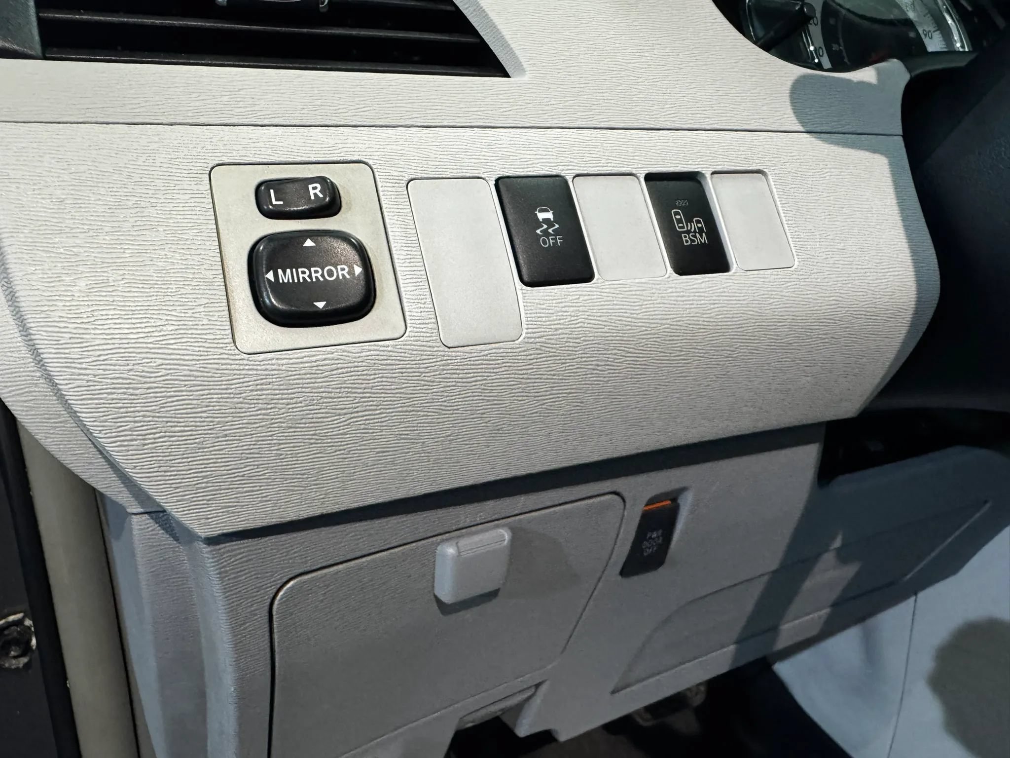 Used 2013 Toyota Sienna SE FWD image 27