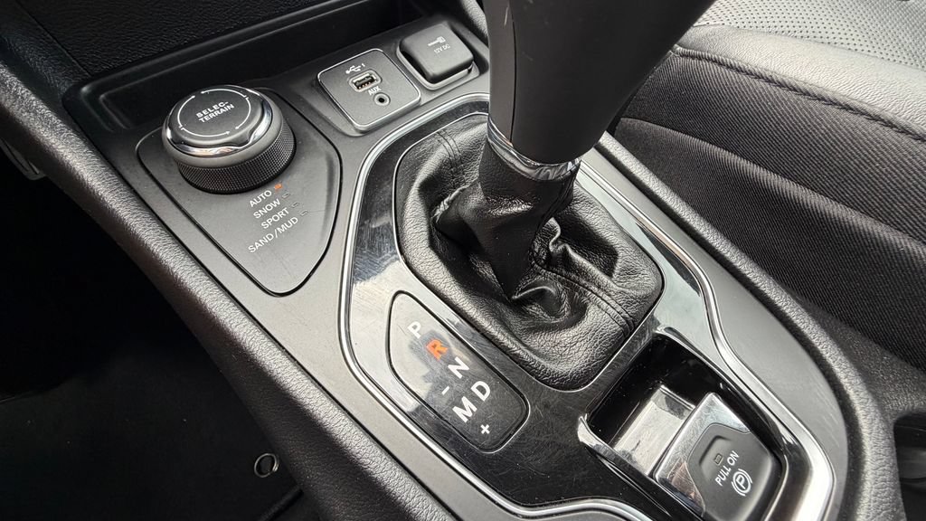 Used 2020 Jeep Cherokee Limited AWD/4WD image 35
