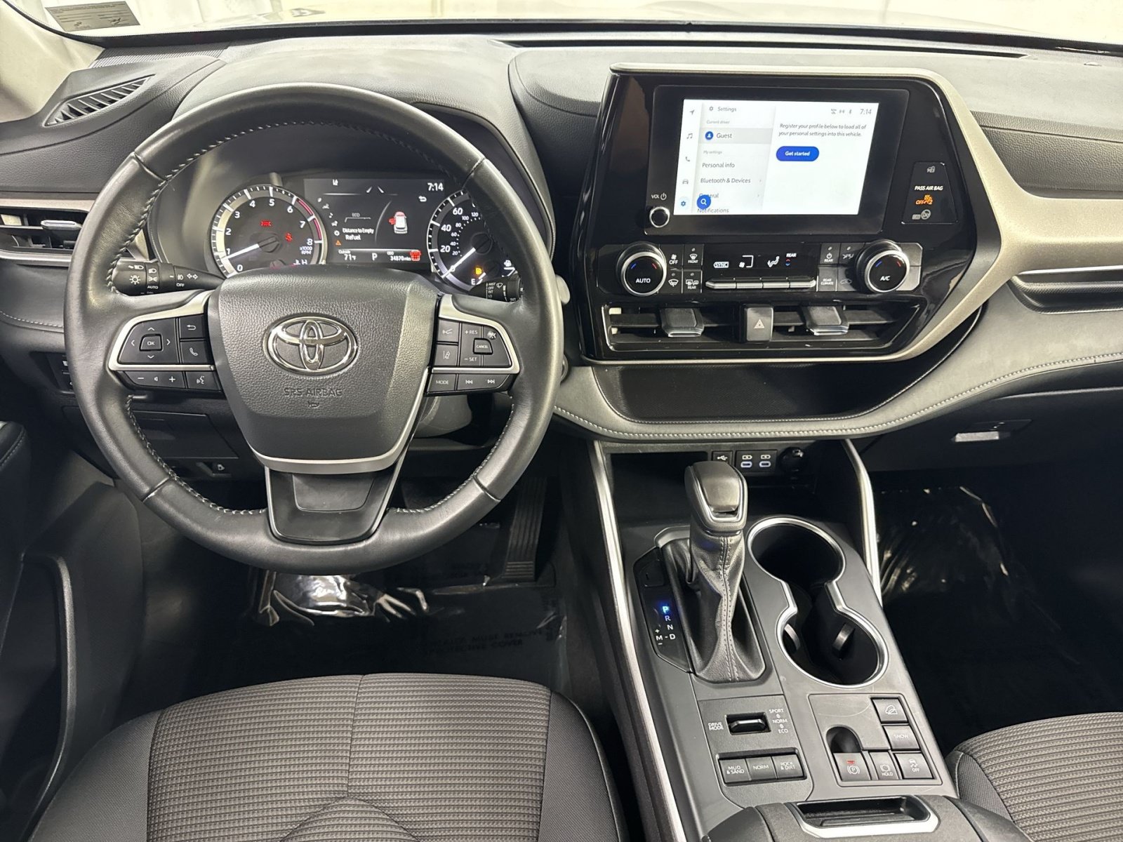 Used 2025 Toyota Highlander LE AWD/4WD image 35