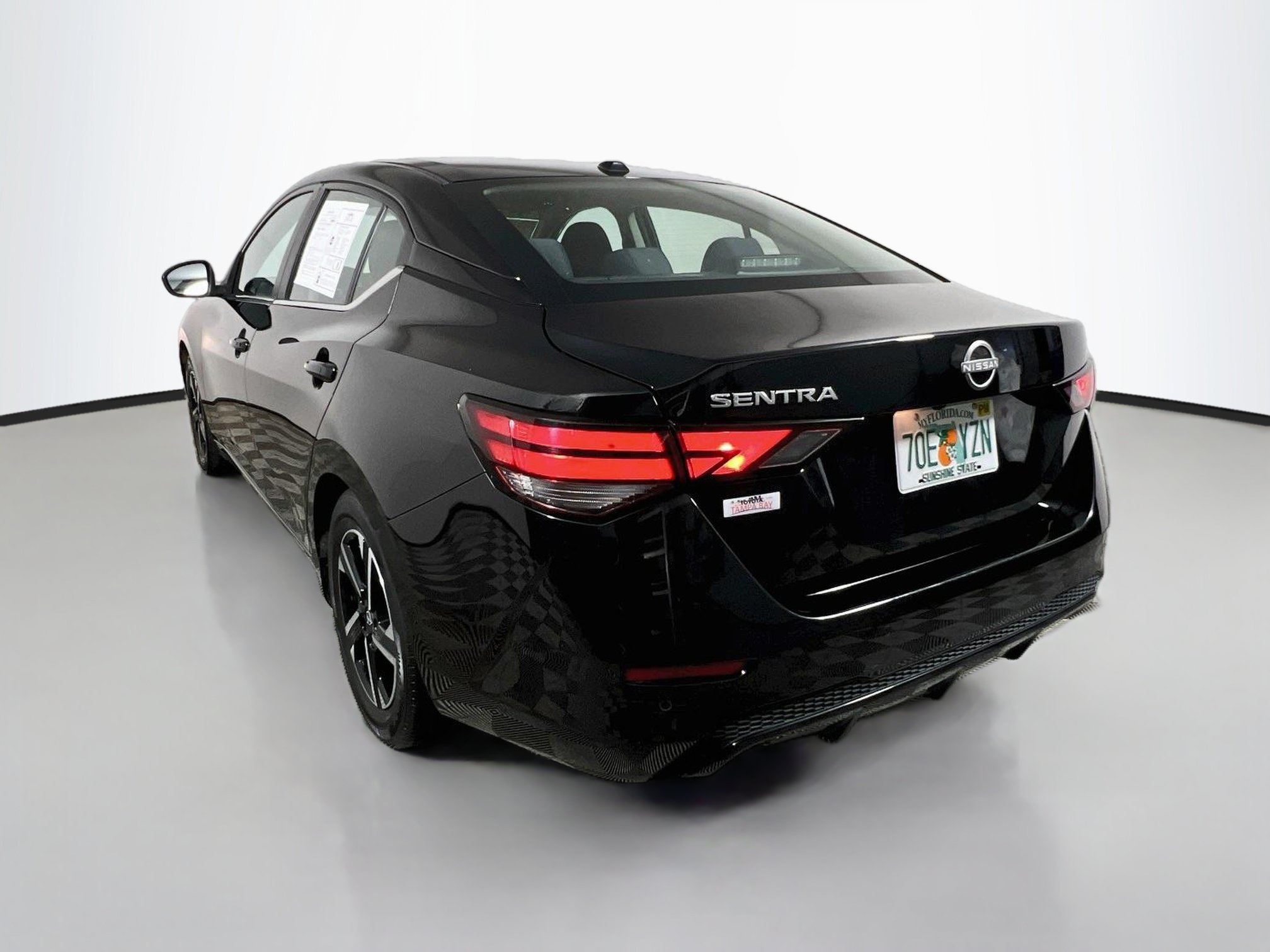 Used 2025 Nissan Sentra SV FWD image 8