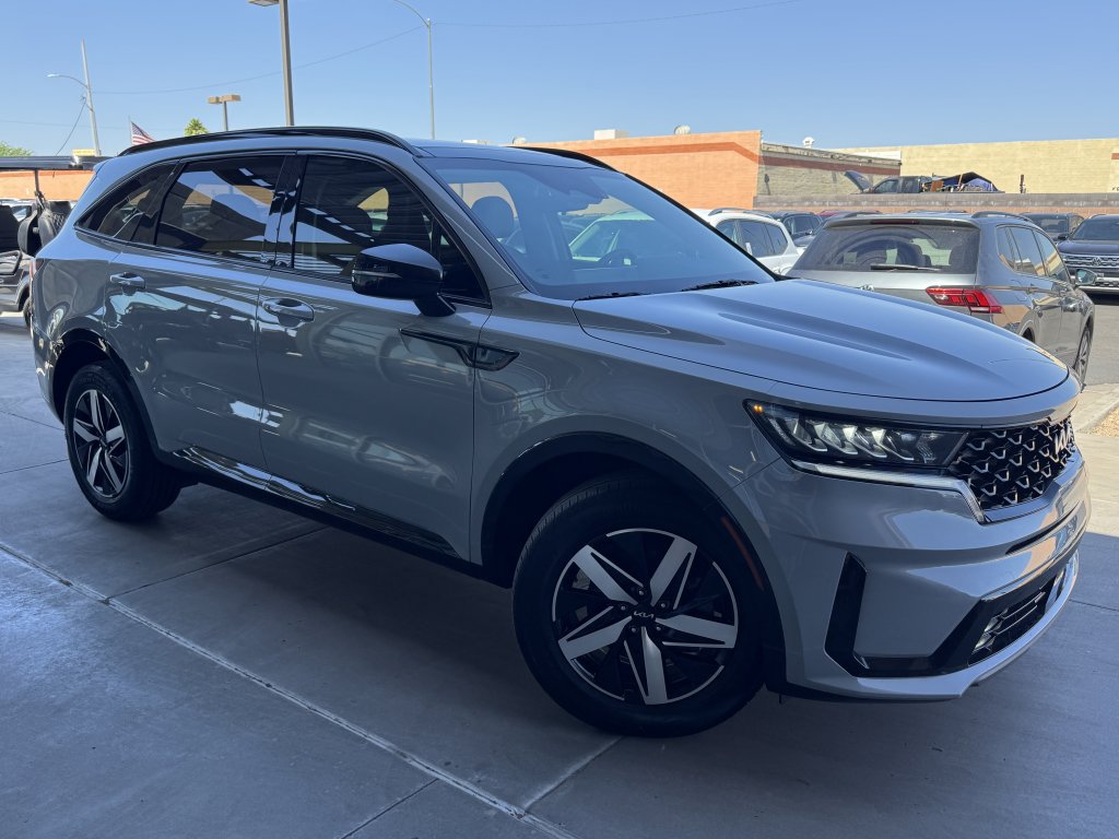 Used 2022 Kia Sorento EX w/ Panoramic Sunroof Package FWD image 6