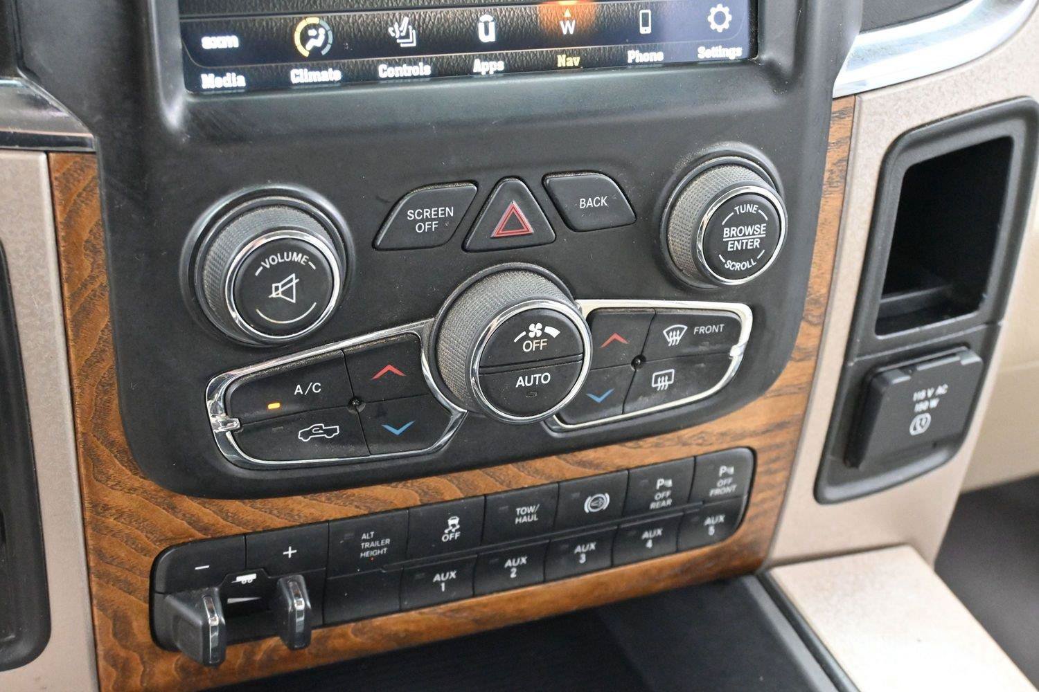 Used 2018 RAM 3500 Laramie Longhorn w/ Longhorn Southfork Package AWD/4WD image 23