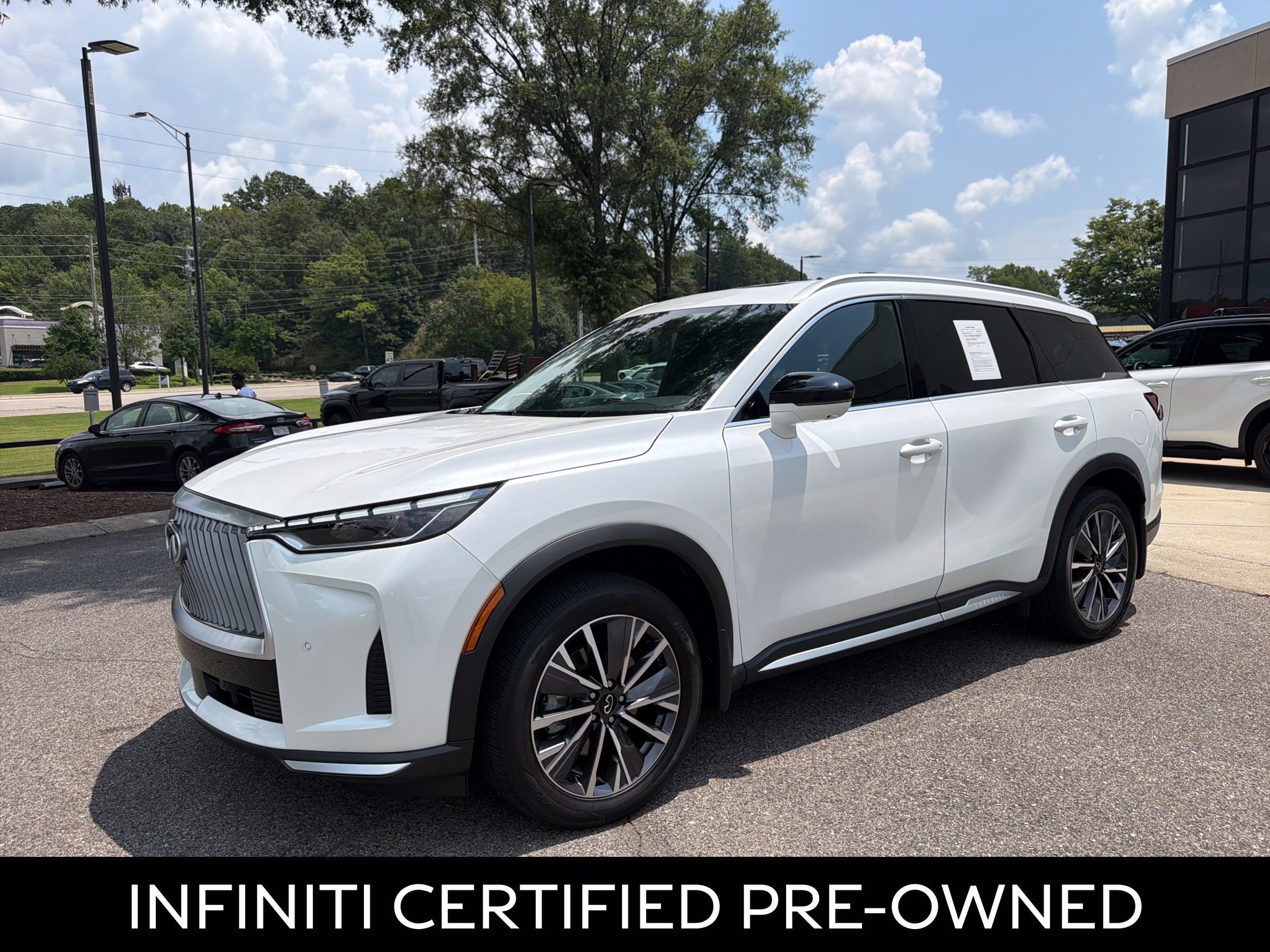 Certified 2026 INFINITI QX60 Luxe w/ Cargo Package FWD image 5