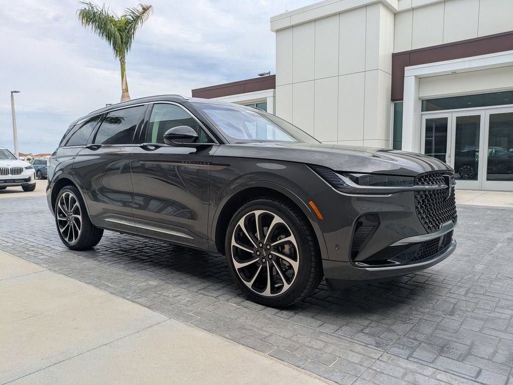 Certified 2024 Lincoln Nautilus Black Label AWD/4WD image 3