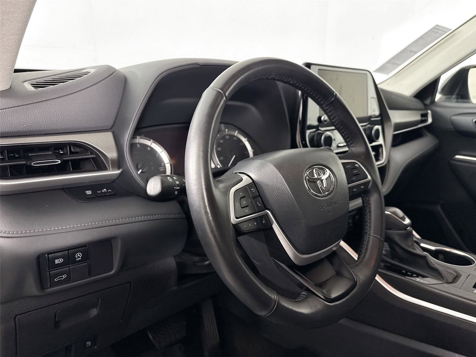 Certified 2024 Toyota Highlander LE AWD/4WD image 4