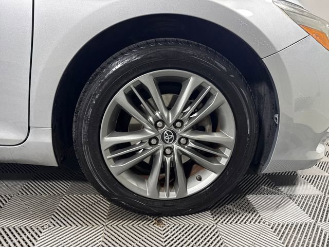 Used 2016 Toyota Camry SE w/ Four Season Floor Mat Package image 13