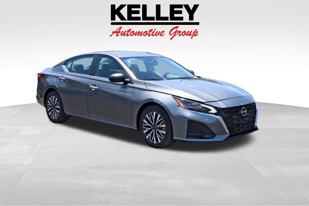 Used 2024 Nissan Altima 2.5 SV