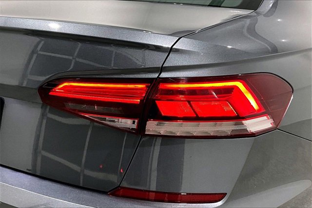 Used 2020 Volkswagen Passat 2.0T SEL image 24