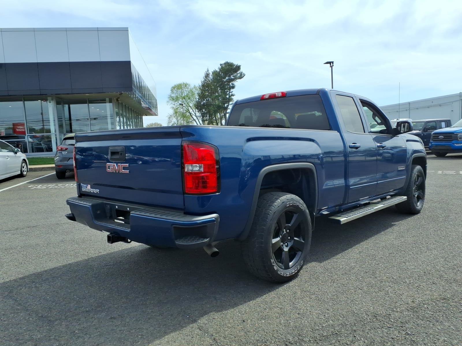 Used 2017 GMC Sierra 1500 4x4 Double Cab w/ Elevation Edition image 3