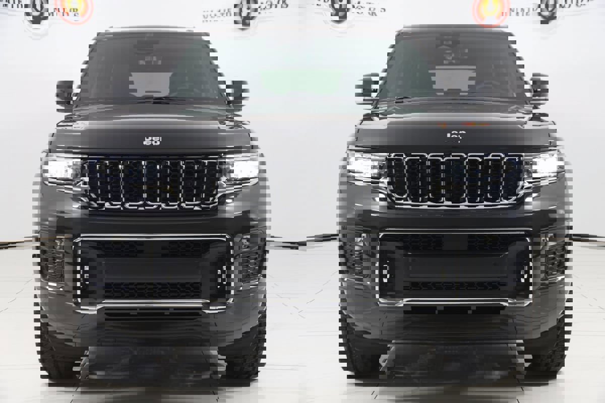 Used 2024 Jeep Grand Cherokee Overland w/ Luxury Tech Group IV image 54